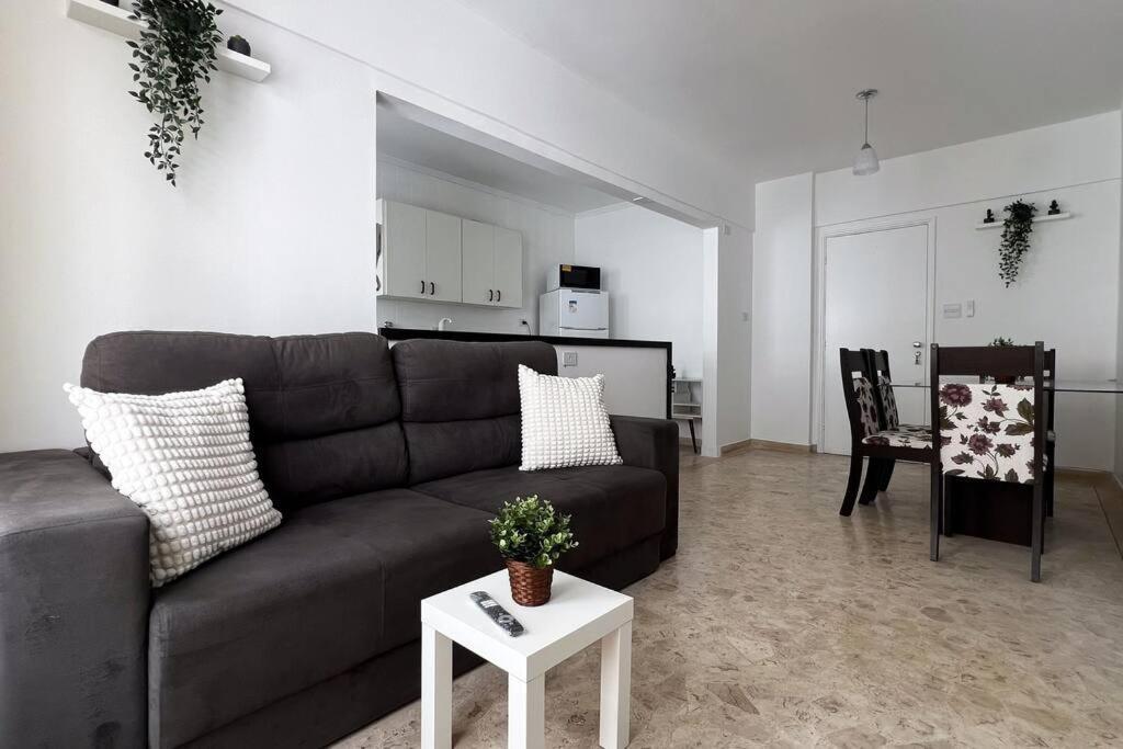 Apto Pitangueiras Com Wifi, Garagem, Roupas De Cama E Banho Apartment *