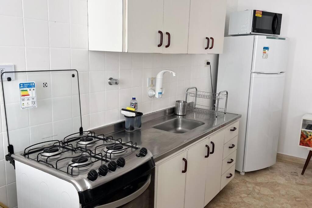 Apto Pitangueiras Com Wifi, Garagem, Roupas De Cama E Banho Apartment